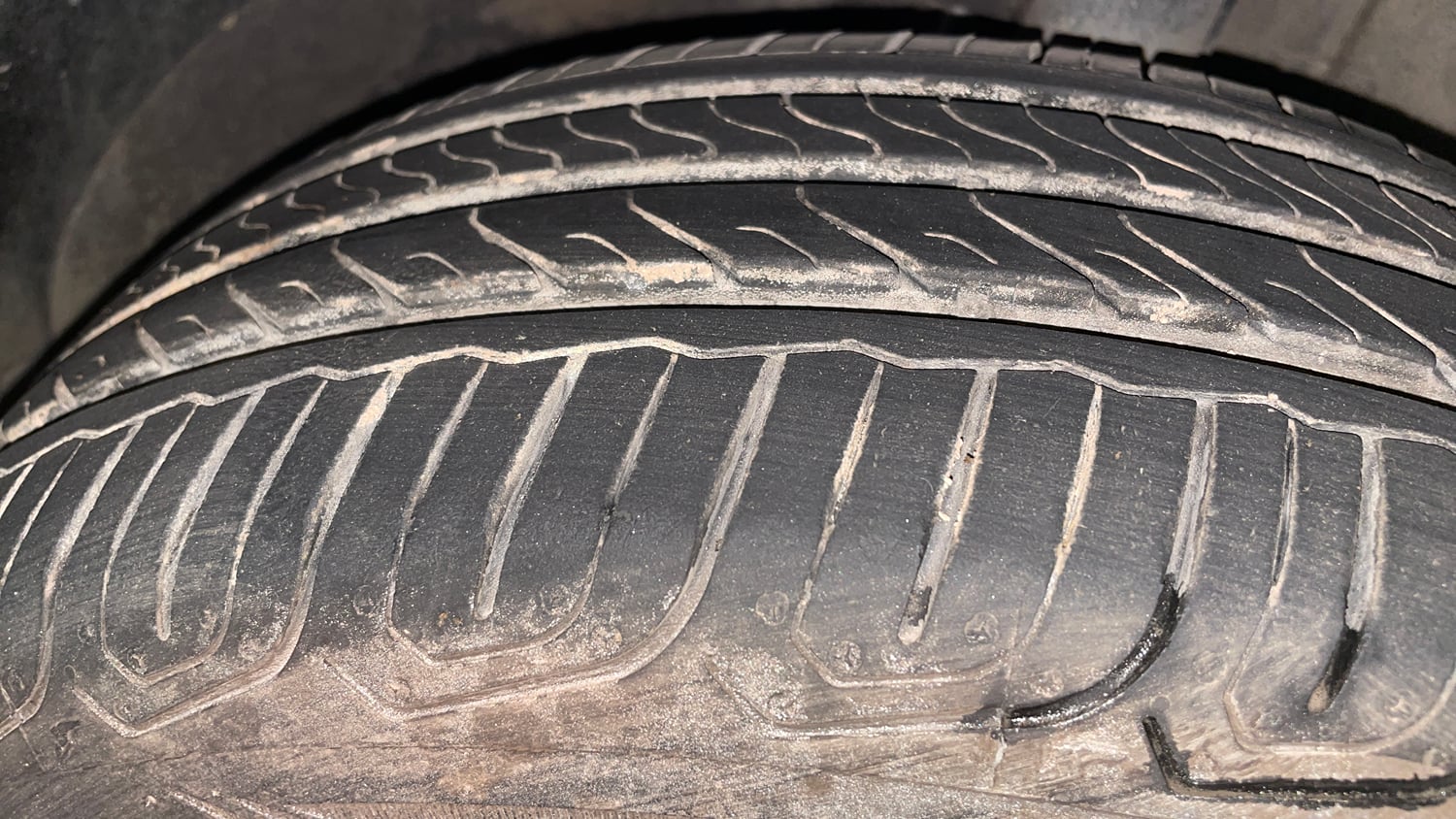 Used 2012 Ford Figo Duratorq Diesel EXI 1.4 Diesel Manual tyres RIGHT FRONT TYRE TREAD VIEW