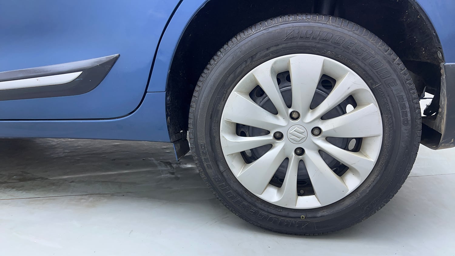 Used 2017 Maruti Suzuki Baleno Delta 1.2 Petrol Manual tyres LEFT REAR TYRE RIM VIEW