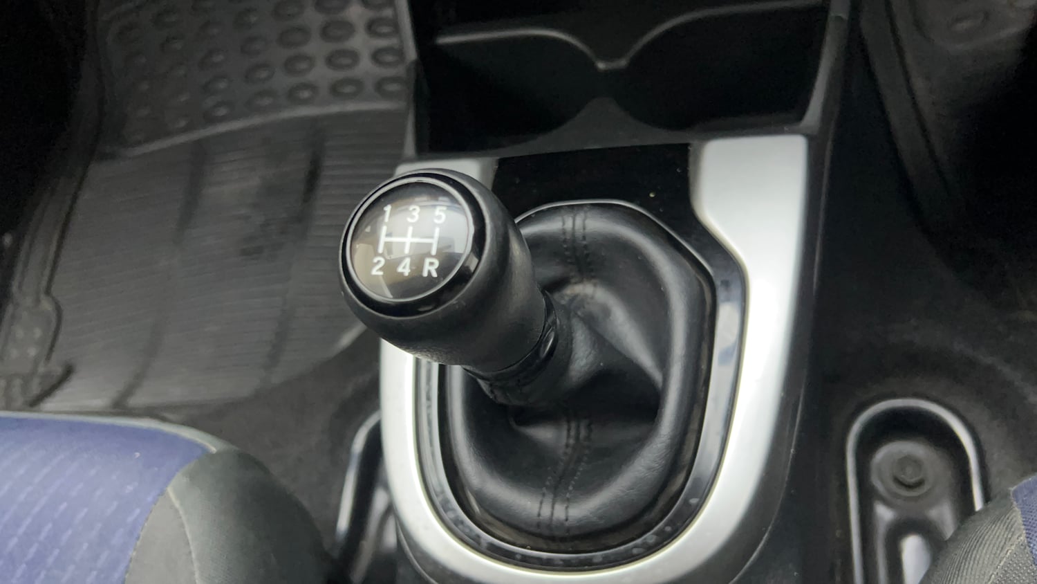 Used 2018 Honda WR-V S MT Petrol Petrol Manual interior GEAR  KNOB VIEW