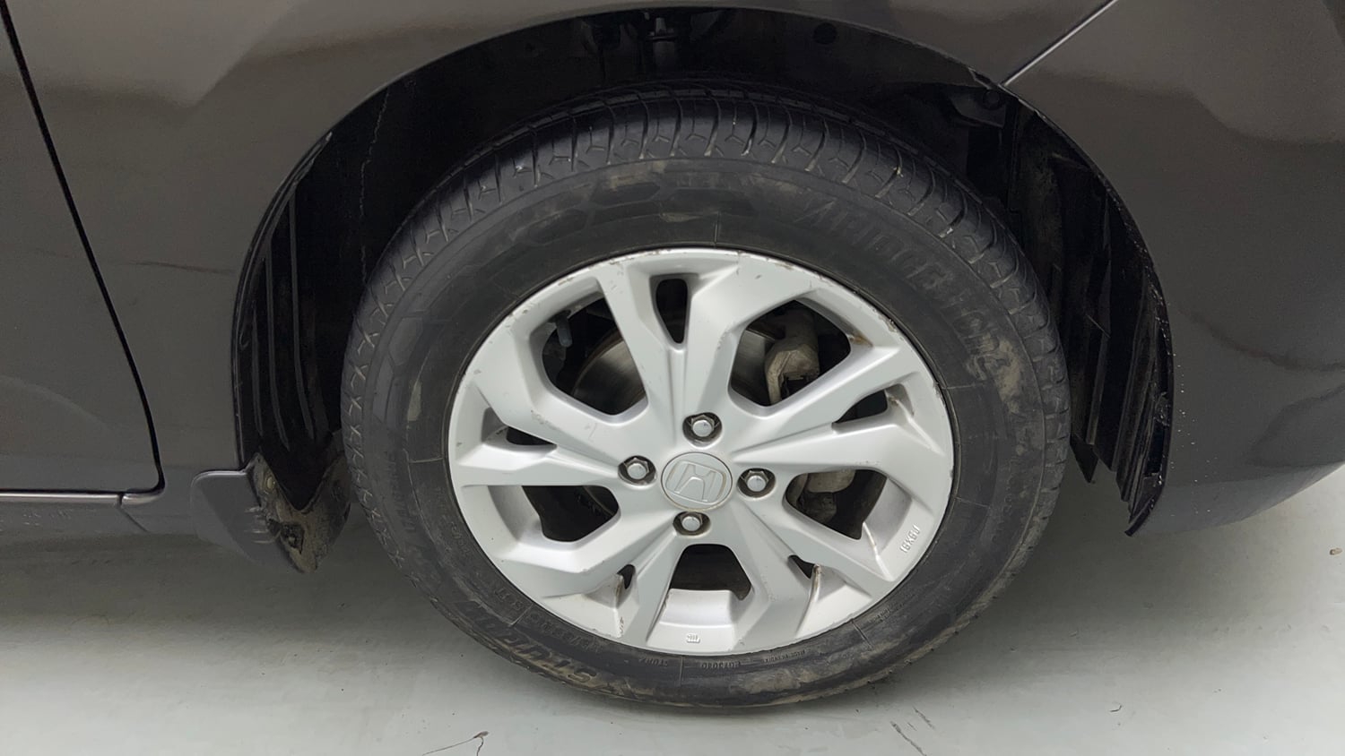 Used 2019 Honda Amaze 1.2 V CVT Petrol Petrol Automatic tyres RIGHT FRONT TYRE RIM VIEW