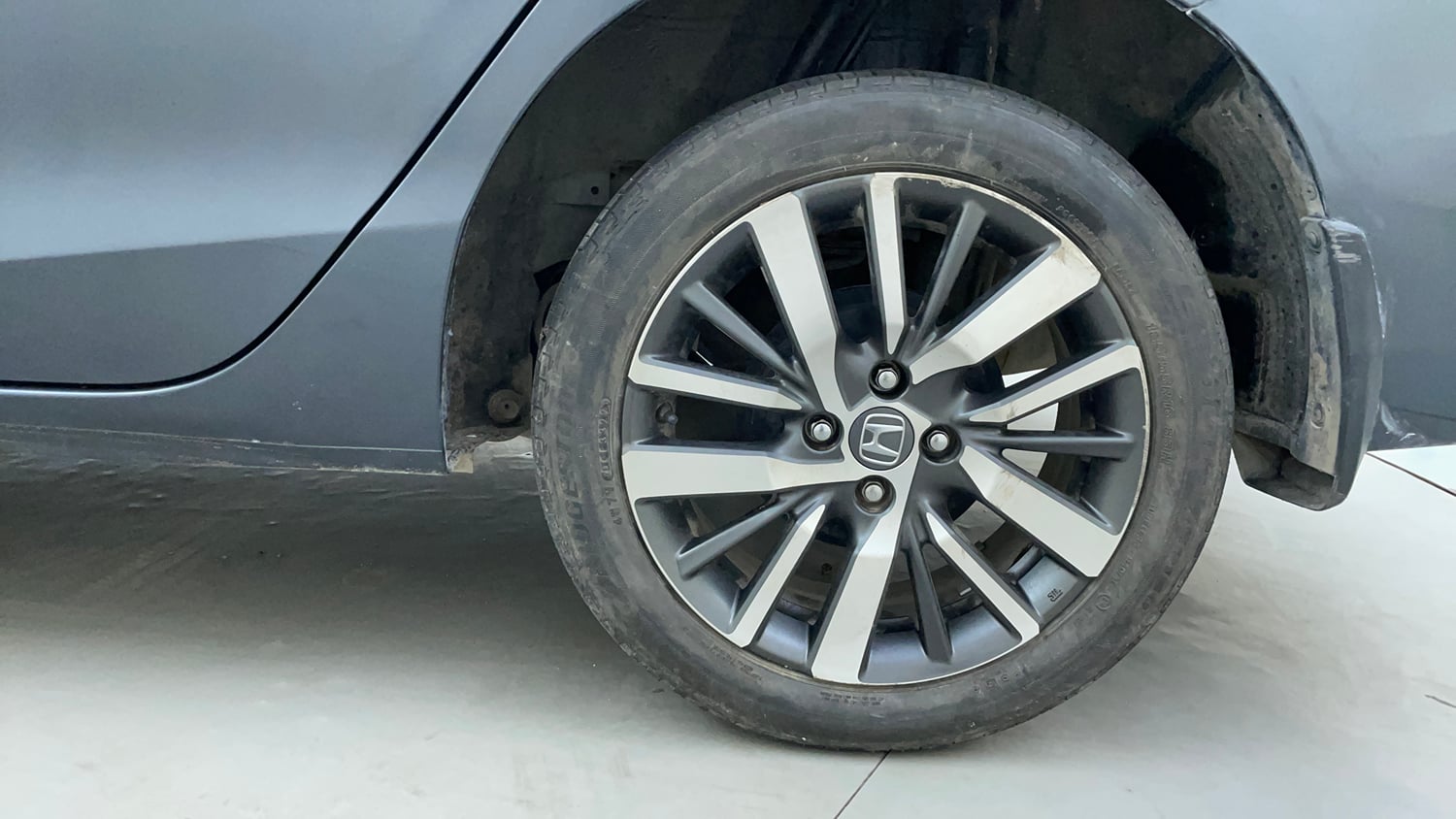 Used 2022 Honda City ZX CVT Petrol Petrol Automatic tyres LEFT REAR TYRE RIM VIEW