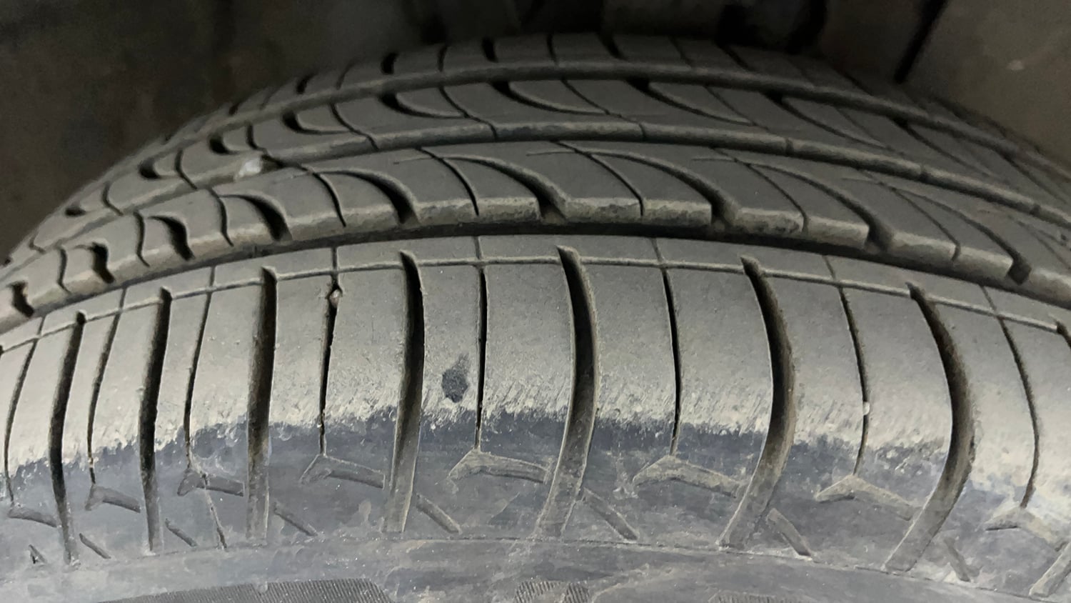 Used 2021 Hyundai Venue S Plus 1.2 Petrol Petrol Manual tyres RIGHT FRONT TYRE TREAD VIEW
