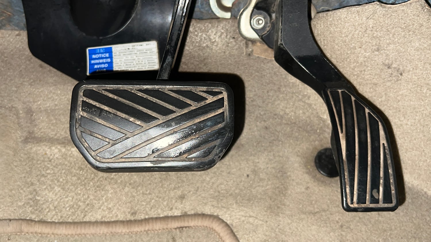 Used 2015 Maruti Suzuki Ciaz ZXi  AT Petrol Automatic interior PEDALS VIEW