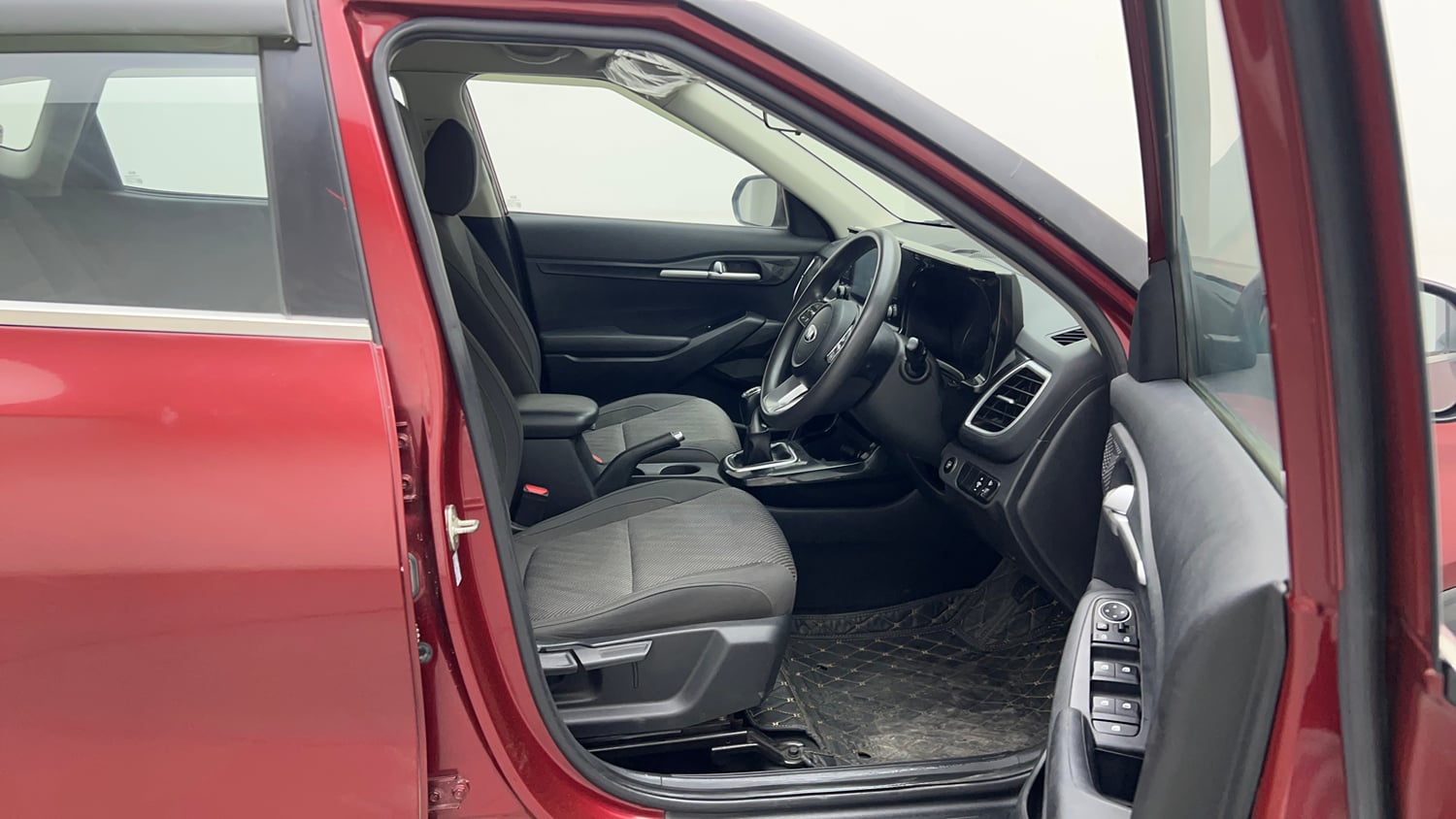 Used 2020 Kia Seltos HTK Plus 1.5 Petrol Manual interior RIGHT SIDE FRONT DOOR CABIN VIEW