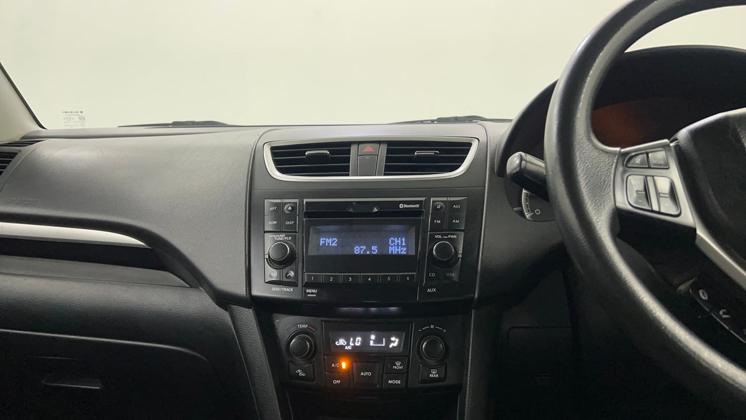 Used 2016 Maruti Suzuki Swift ZDi Diesel Manual interior MUSIC SYSTEM & AC CONTROL VIEW
