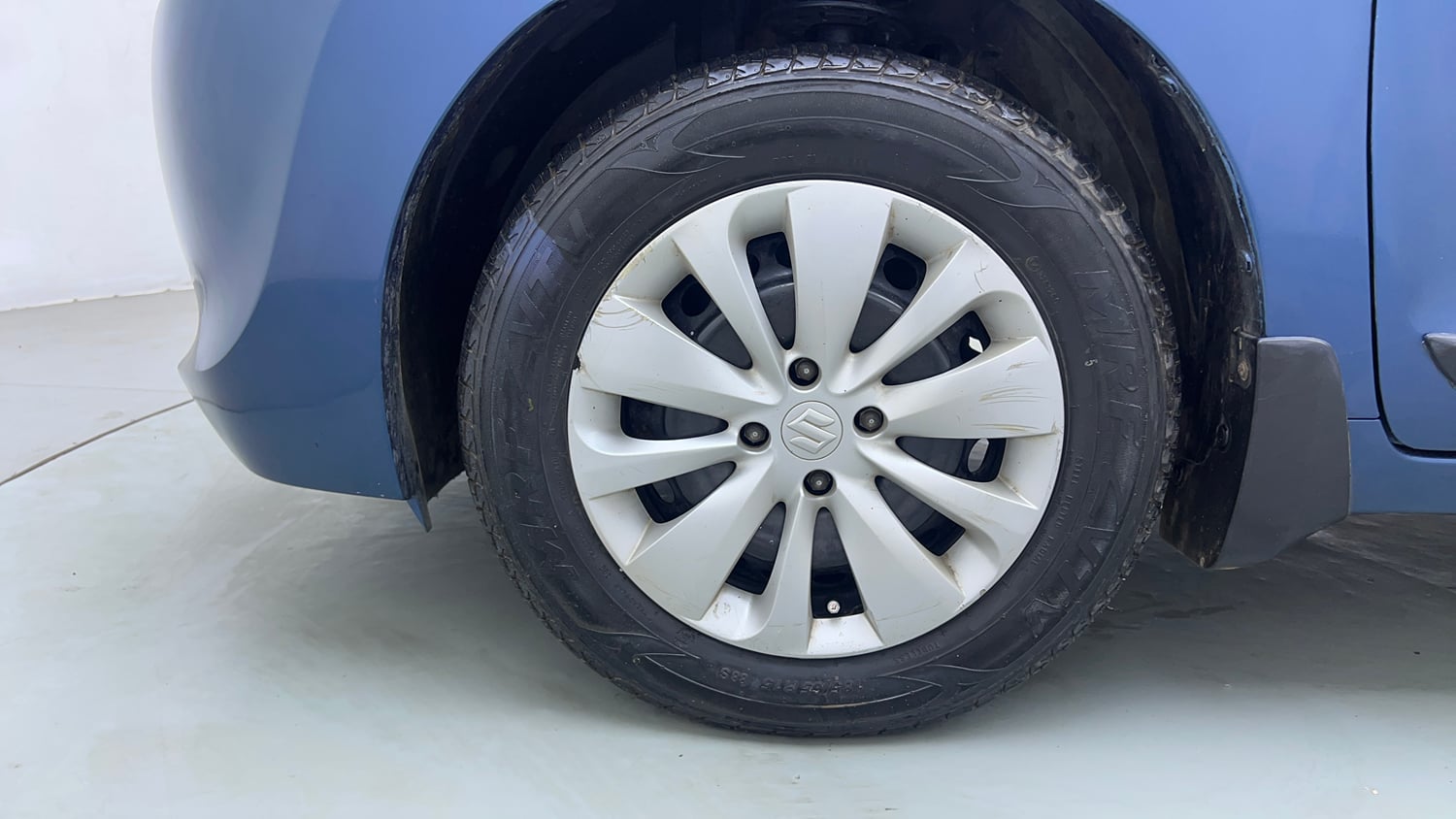 Used 2017 Maruti Suzuki Baleno Delta 1.2 Petrol Manual tyres LEFT FRONT TYRE RIM VIEW