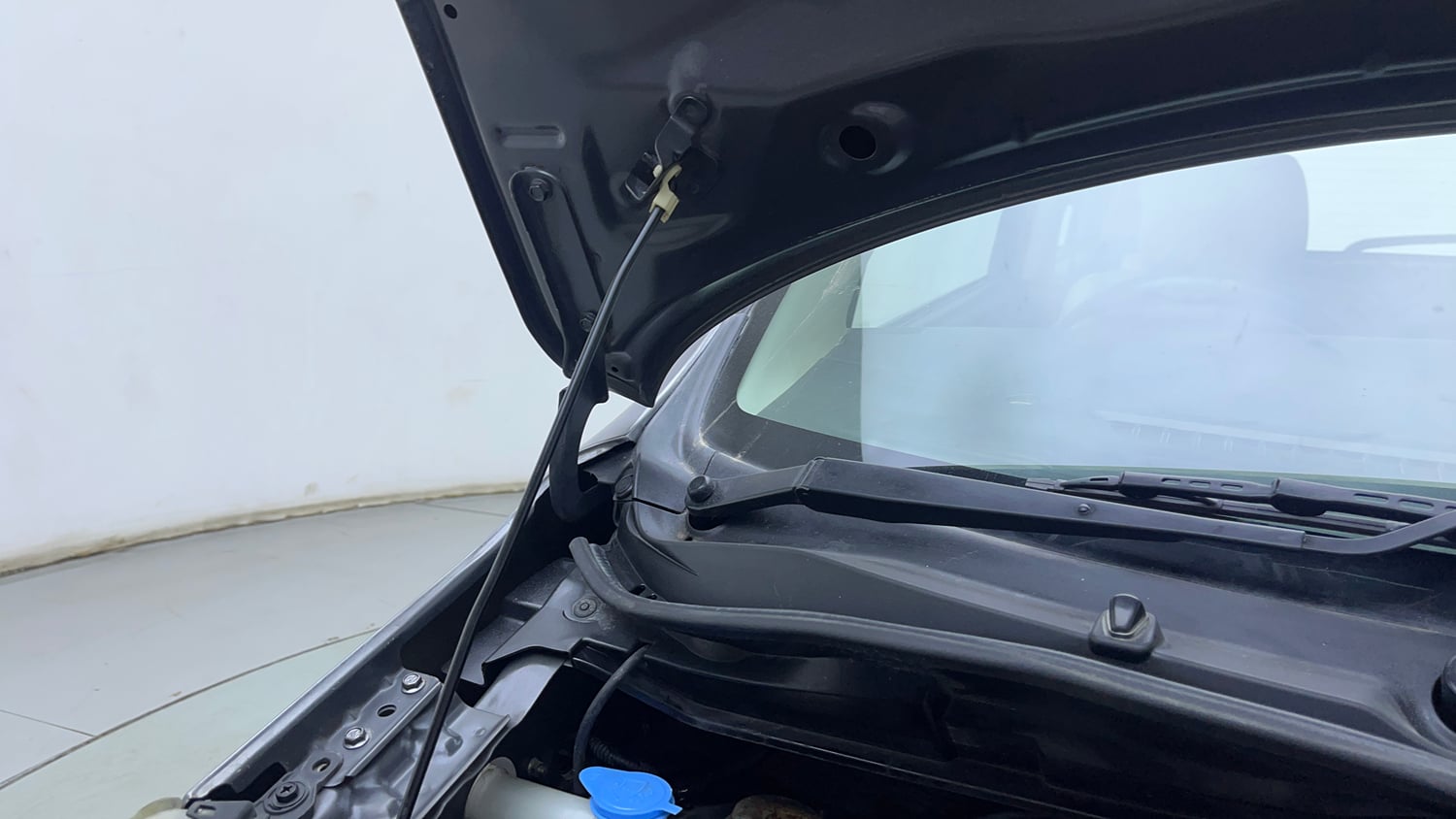 Used 2020 Maruti Suzuki Wagon R 1.0 VXI AMT Petrol Automatic engine ENGINE RIGHT SIDE HINGE & APRON VIEW