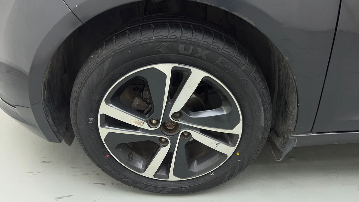 Used 2021 Tata Altroz XZ Petrol Petrol Manual tyres LEFT FRONT TYRE RIM VIEW