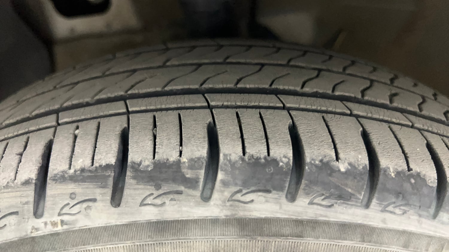 Used 2025 Hyundai Aura SX 1.2 CNG Cng Manual tyres LEFT FRONT TYRE TREAD VIEW