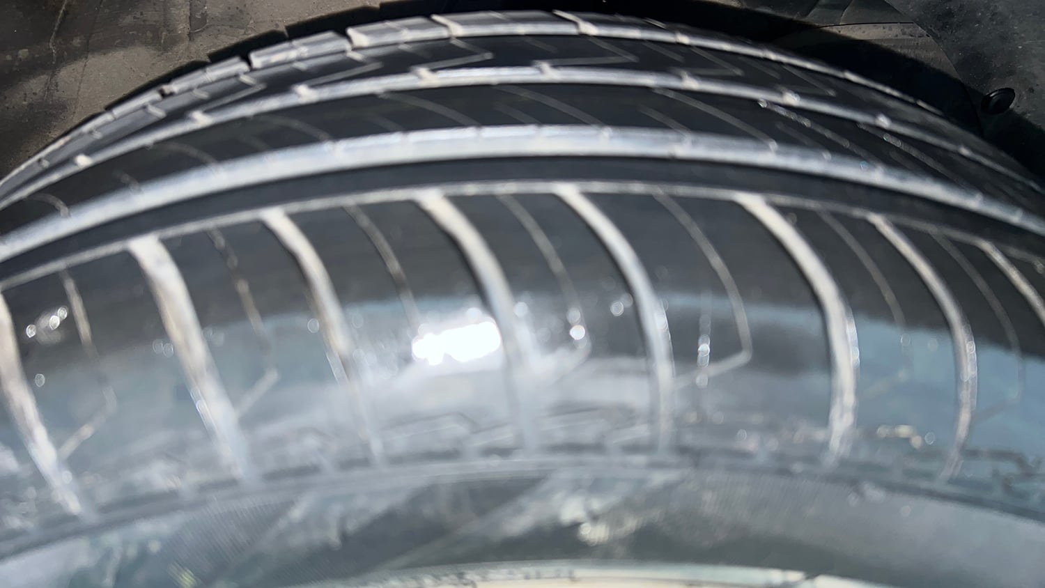 Used 2018 Maruti Suzuki Swift ZXi AMT Petrol Automatic tyres RIGHT FRONT TYRE TREAD VIEW
