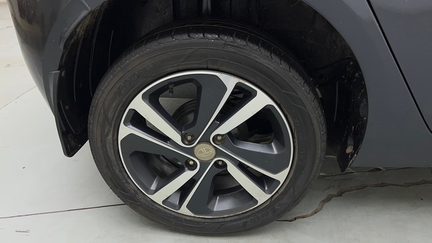 Used 2020 Tata Altroz XZ Petrol Petrol Manual tyres RIGHT REAR TYRE RIM VIEW