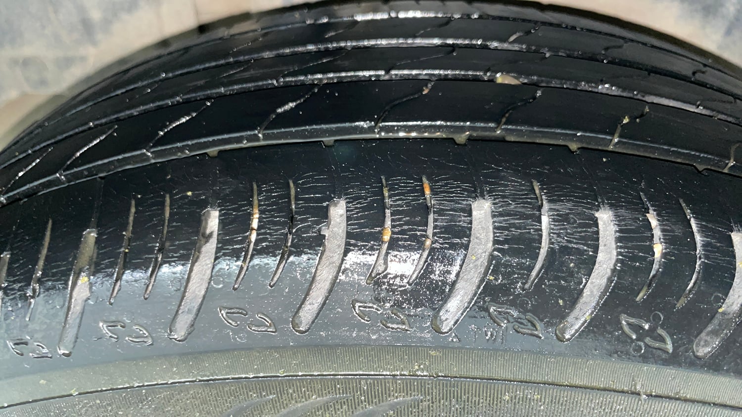Used 2023 Maruti Suzuki XL6 Zeta MT Petrol Petrol Manual tyres RIGHT REAR TYRE TREAD VIEW