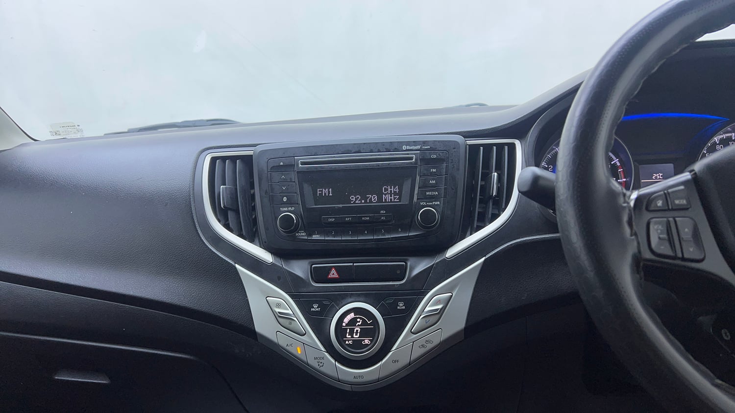 Used 2017 Maruti Suzuki Baleno Delta 1.2 Petrol Manual interior MUSIC SYSTEM & AC CONTROL VIEW