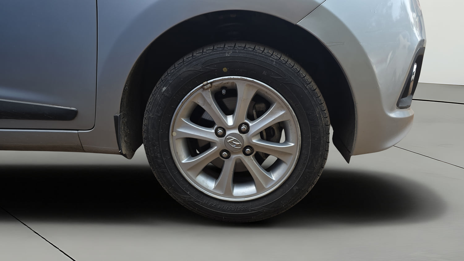 Used 2015 Hyundai Grand i10 Asta 1.2 Kappa VTVT Petrol Manual tyres RIGHT FRONT TYRE RIM VIEW