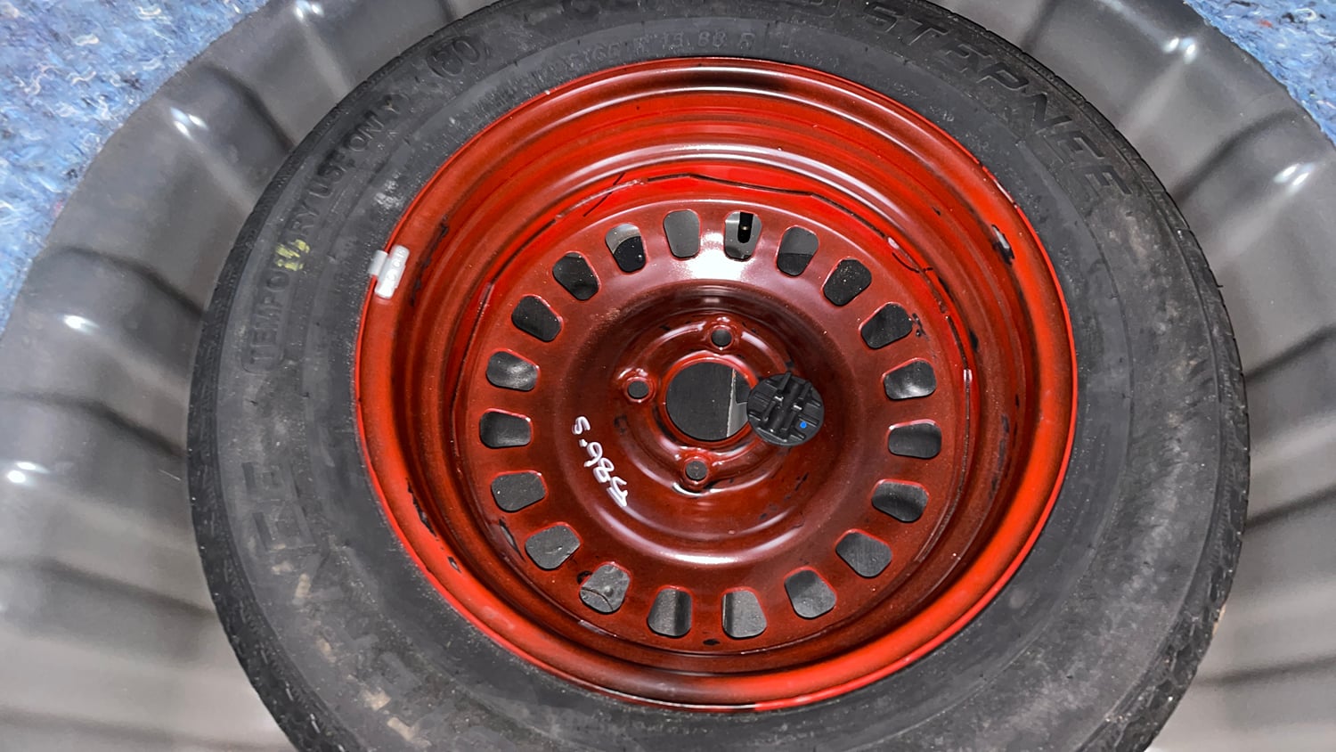 Used 2022 Nissan Magnite XV Executive Petrol Manual tyres SPARE TYRE VIEW