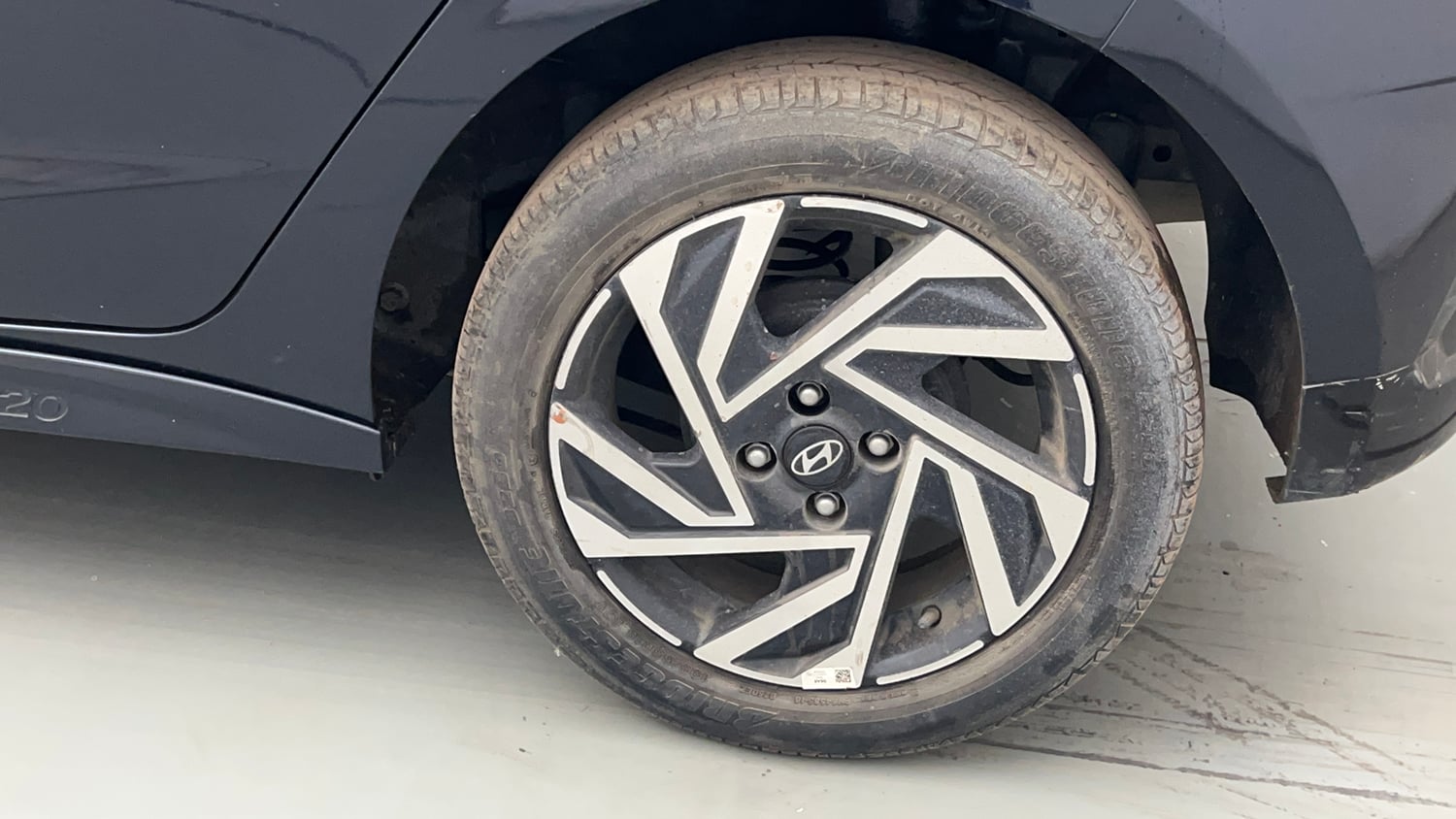 Used 2024 Hyundai New i20 Asta (O) 1.2 IVT Petrol Automatic tyres LEFT REAR TYRE RIM VIEW