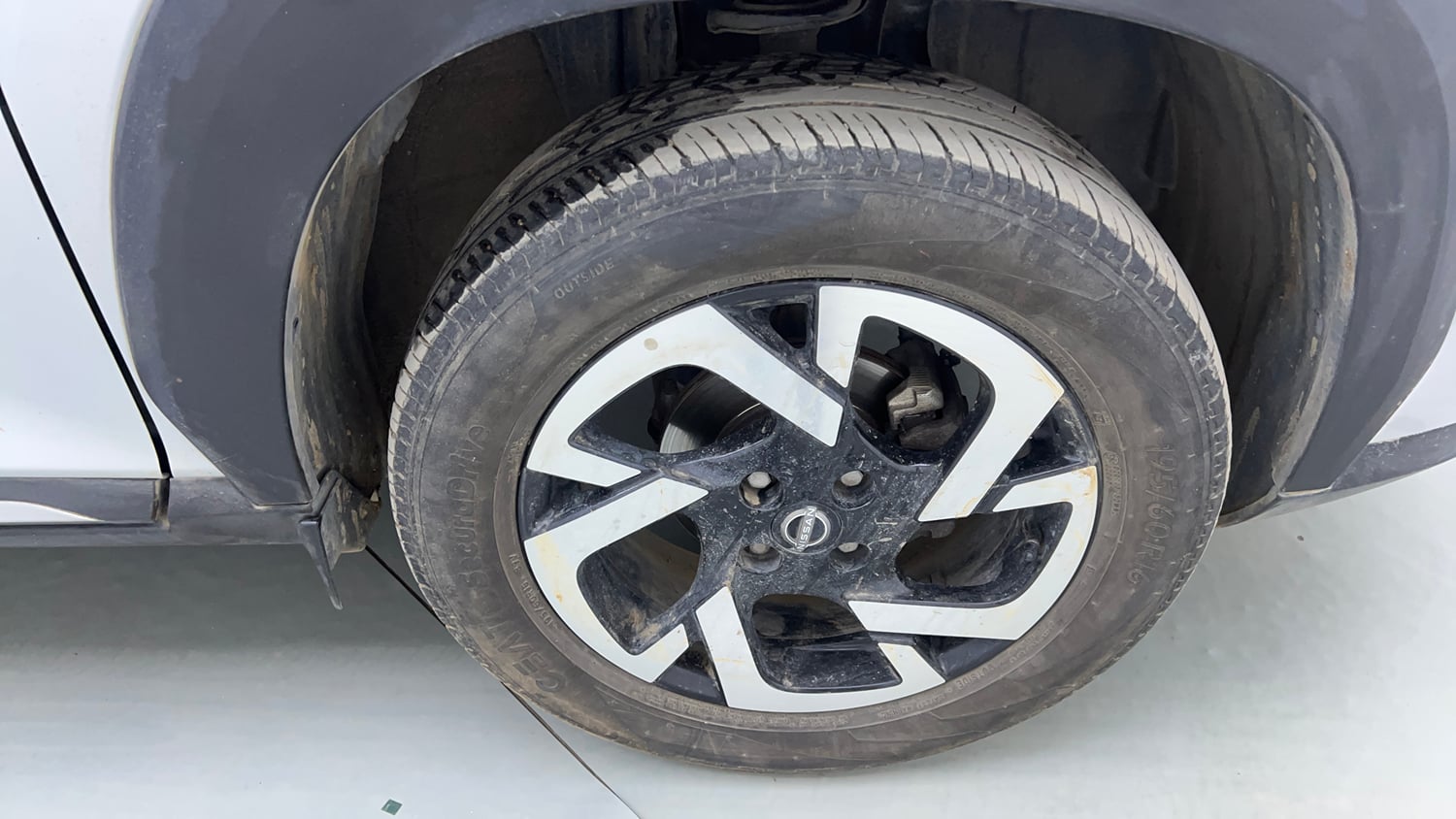 Used 2022 Nissan Magnite XV Petrol Manual tyres RIGHT FRONT TYRE RIM VIEW