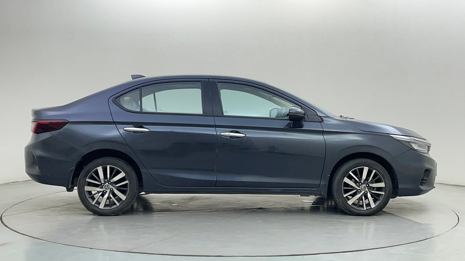 Used 2022 Honda City ZX CVT Petrol Petrol Automatic exterior RIGHT SIDE VIEW