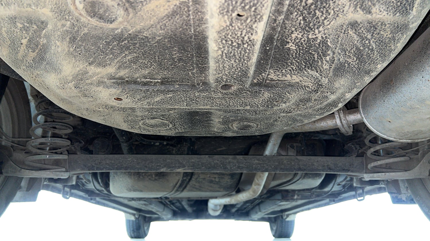 Used 2015 Maruti Suzuki Ciaz ZXi  AT Petrol Automatic extra REAR UNDERBODY VIEW (TAKEN FROM REAR)