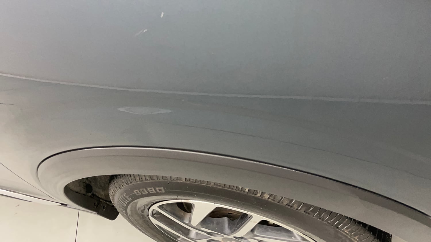 Used 2023 Mahindra XUV 300 W8 (O) 1.5 Diesel AMT Diesel Automatic dents MINOR DENT