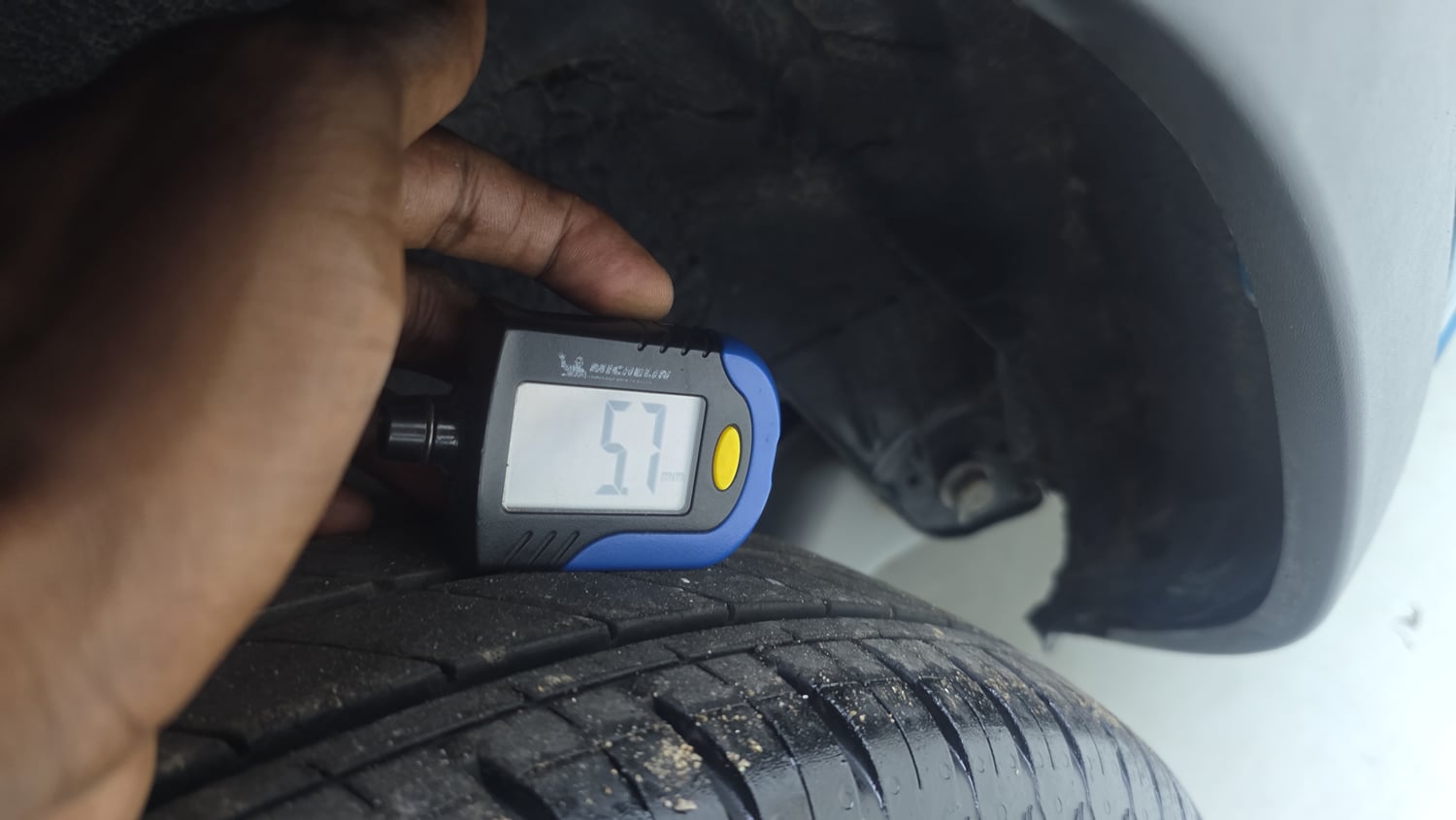 Used 2020 Renault Kwid Neotech RXL 1.0  AMT Petrol Automatic tyres RIGHT REAR TYRE TREAD VIEW