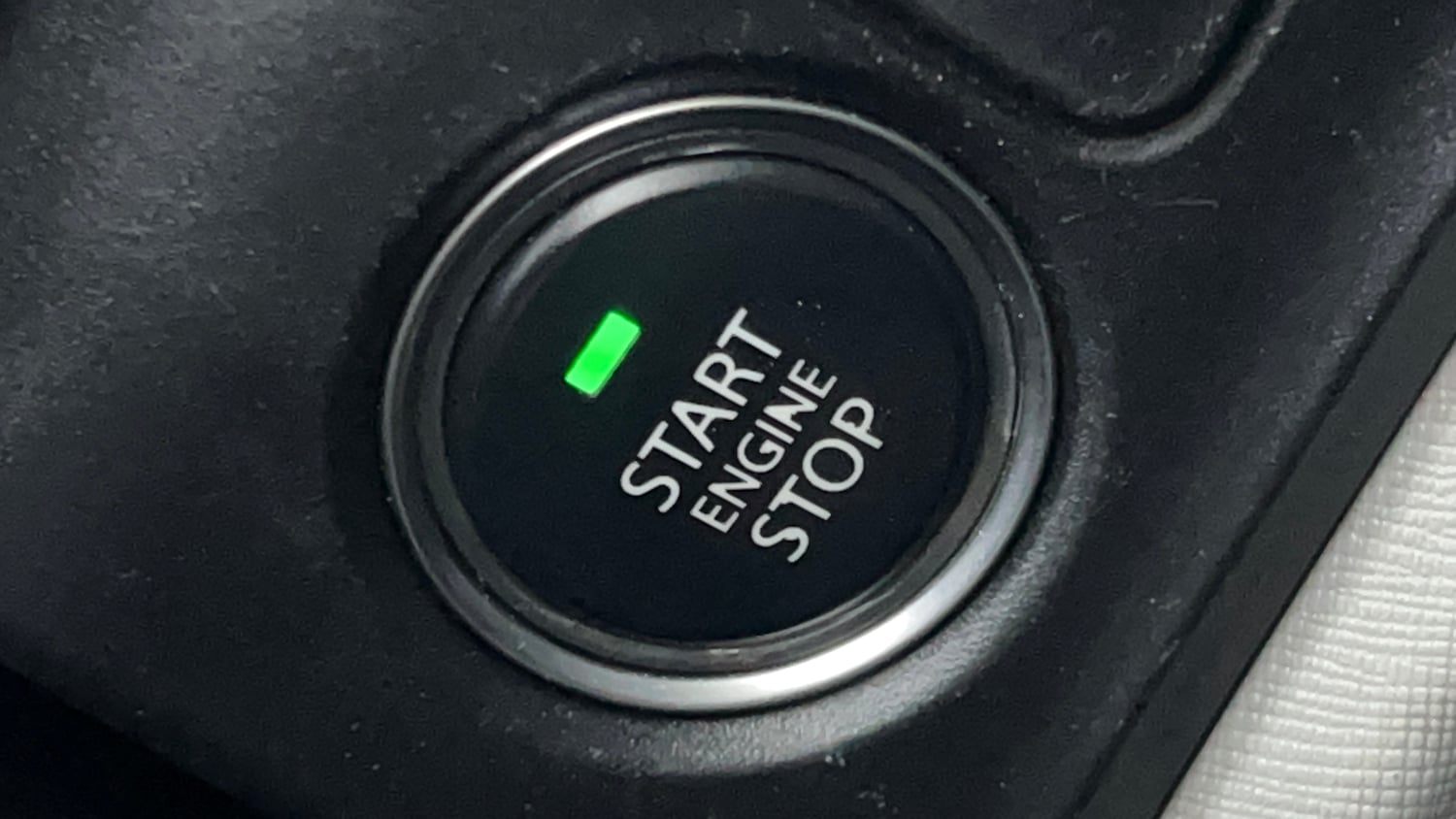 Used 2020 Tata Altroz XZ Petrol Petrol Manual top_features Keyless start