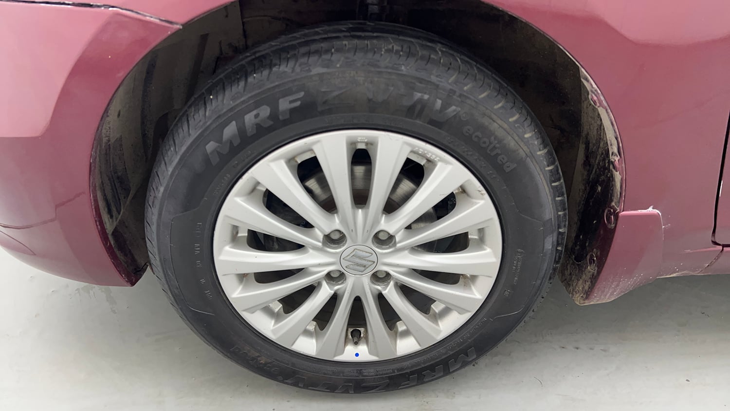 Used 2015 Maruti Suzuki Ciaz ZXi  AT Petrol Automatic tyres LEFT FRONT TYRE RIM VIEW