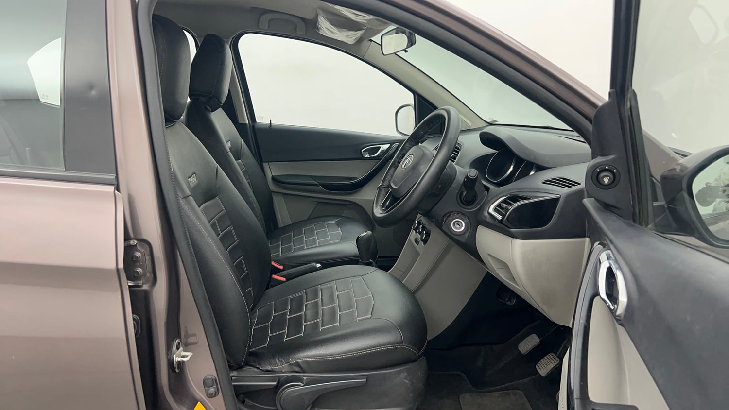 Used 2019 Tata Tiago Revotron XZ Petrol Manual interior RIGHT SIDE FRONT DOOR CABIN VIEW
