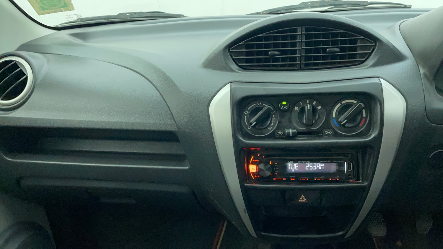 Used 2016 Maruti Suzuki Alto 800 LXi Petrol Manual interior MUSIC SYSTEM & AC CONTROL VIEW