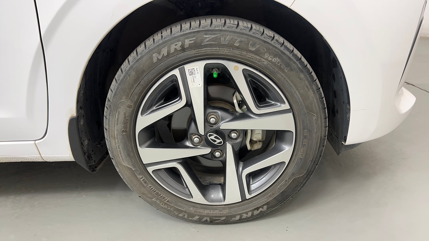 Used 2025 Hyundai Aura SX 1.2 CNG Cng Manual tyres RIGHT FRONT TYRE RIM VIEW