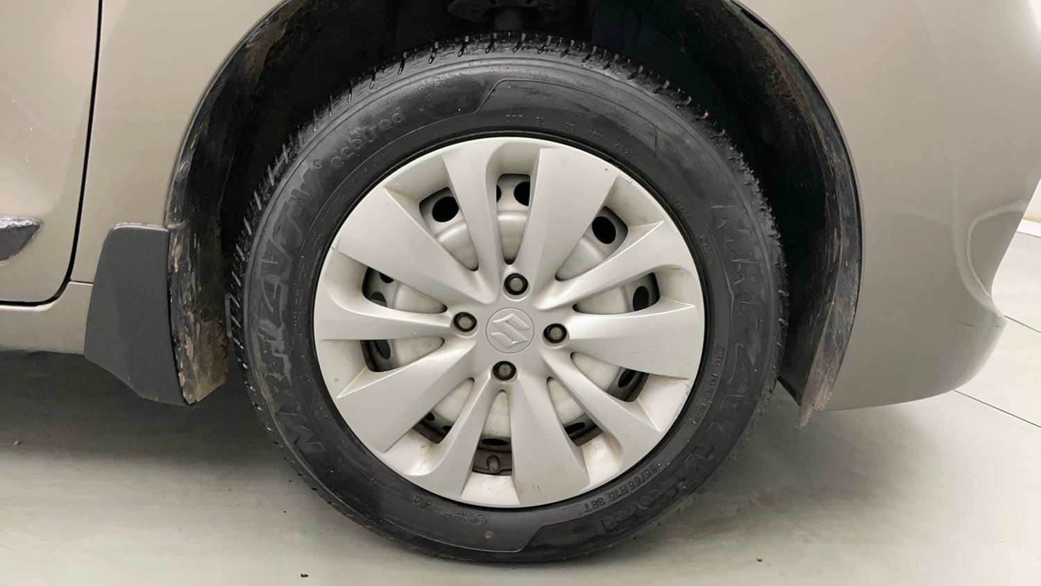 Used 2021 Maruti Suzuki Baleno Sigma Petrol Manual tyres RIGHT FRONT TYRE RIM VIEW