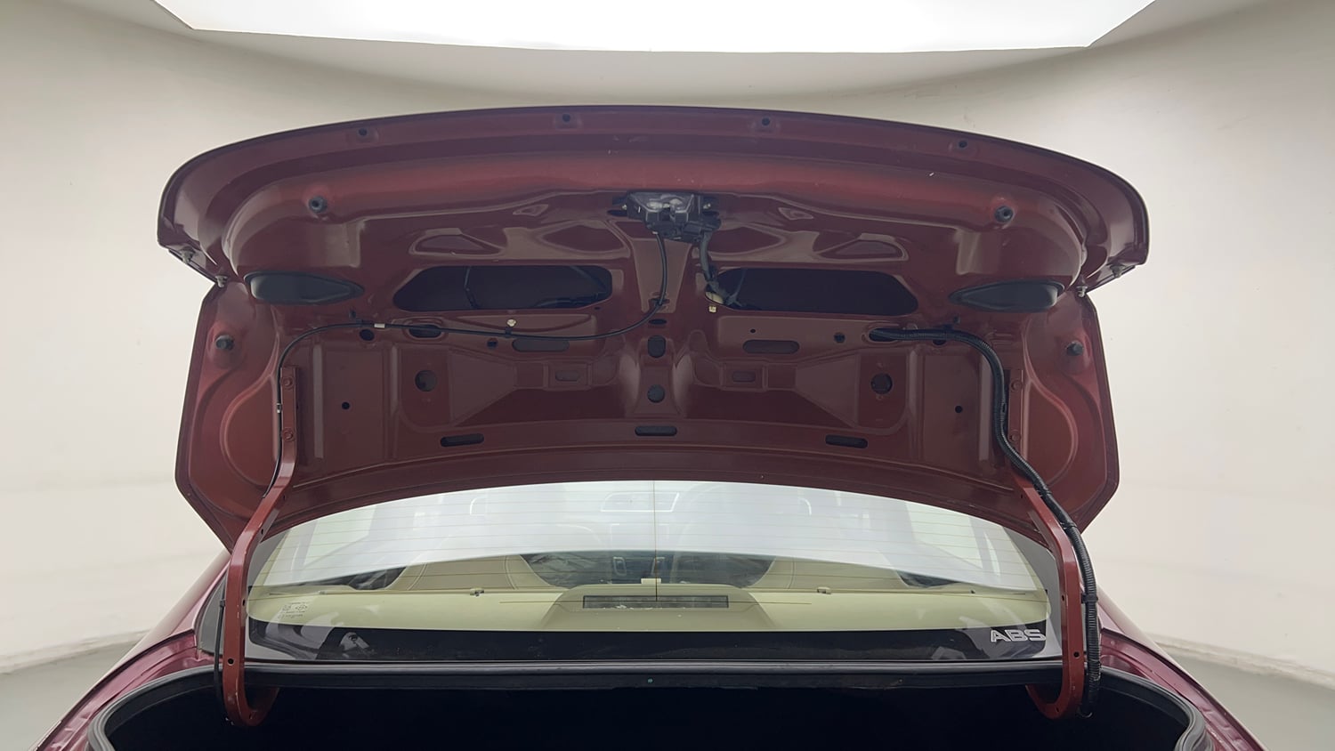 Used 2015 Maruti Suzuki Ciaz ZXi  AT Petrol Automatic interior DICKY DOOR OPEN VIEW