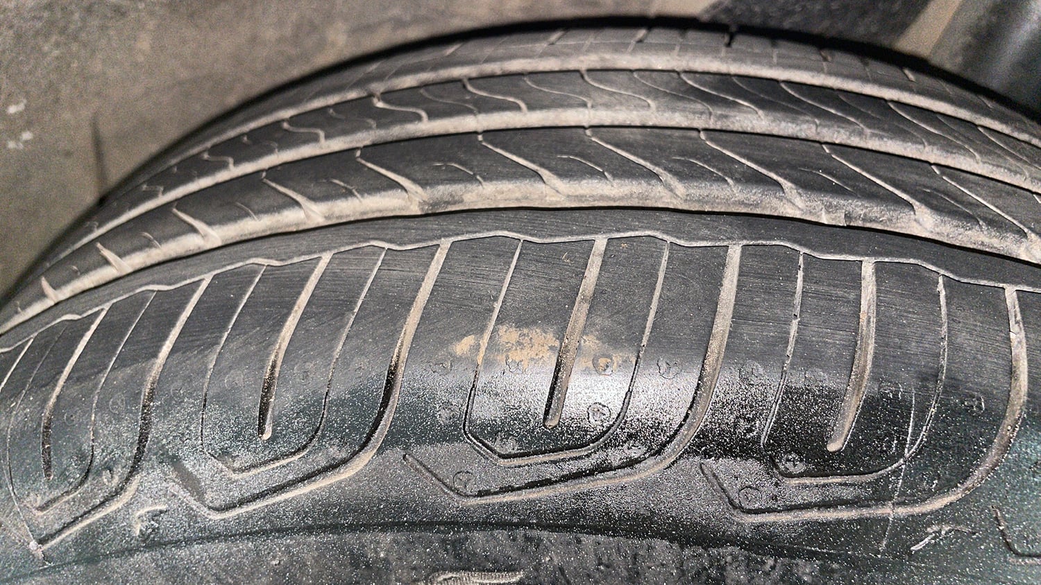 Used 2012 Ford Figo Duratorq Diesel EXI 1.4 Diesel Manual tyres LEFT REAR TYRE TREAD VIEW