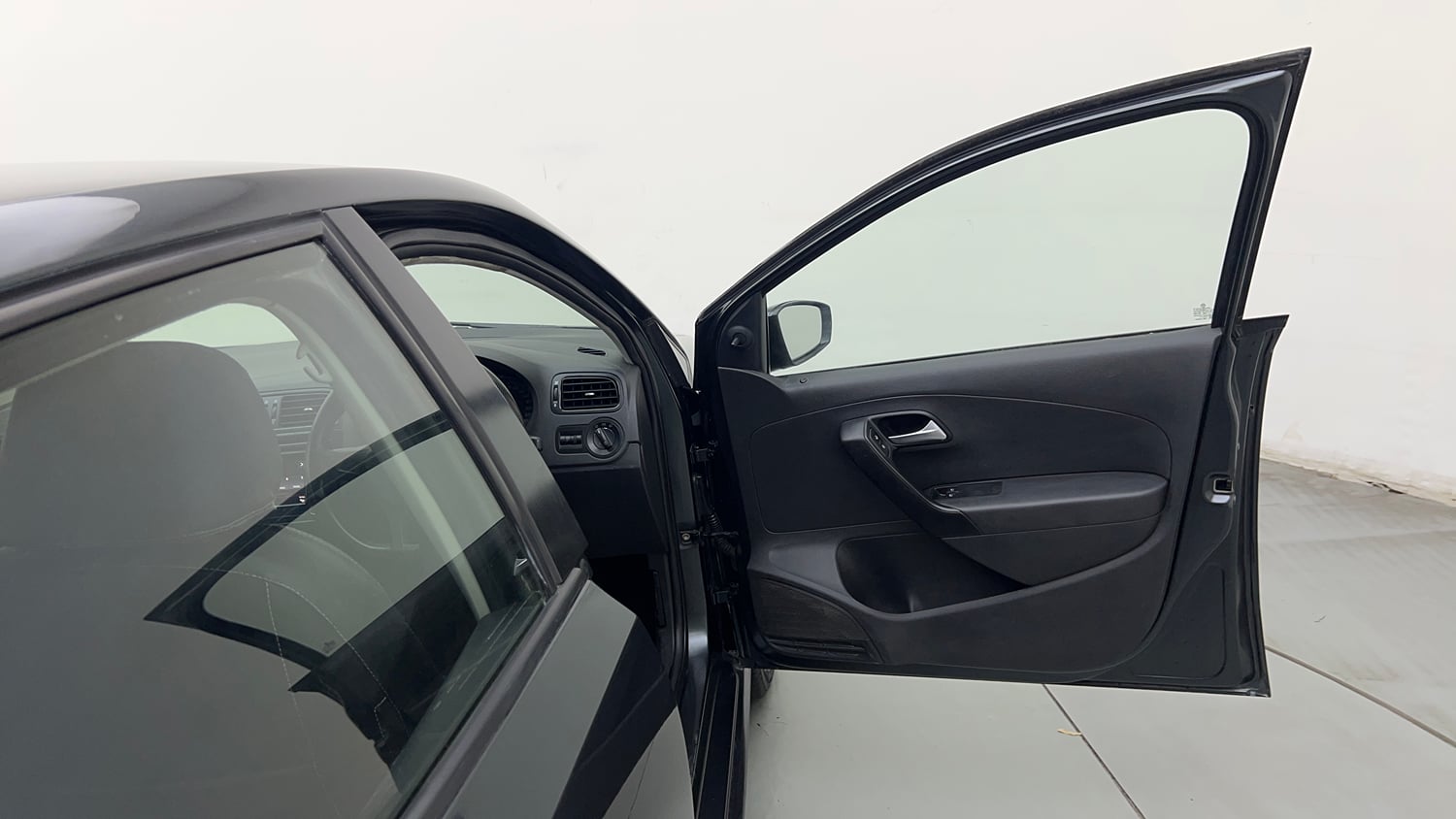 Used 2018 Volkswagen Polo Trendline 1.2L (P) Petrol Manual interior RIGHT FRONT DOOR OPEN VIEW