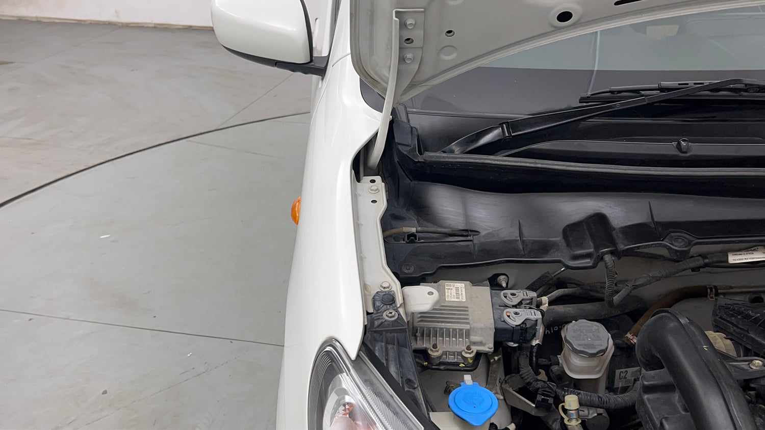Used 2022 Maruti Suzuki Celerio VXi CNG Cng Manual engine ENGINE RIGHT SIDE HINGE & APRON VIEW