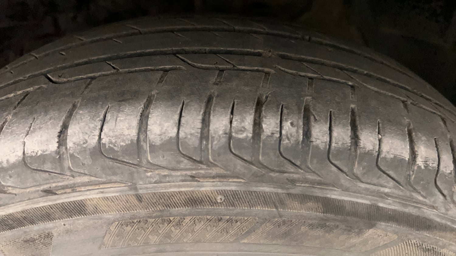 Used 2022 Tata Nexon XMA Plus (S) Diesel Diesel Automatic tyres LEFT FRONT TYRE TREAD VIEW