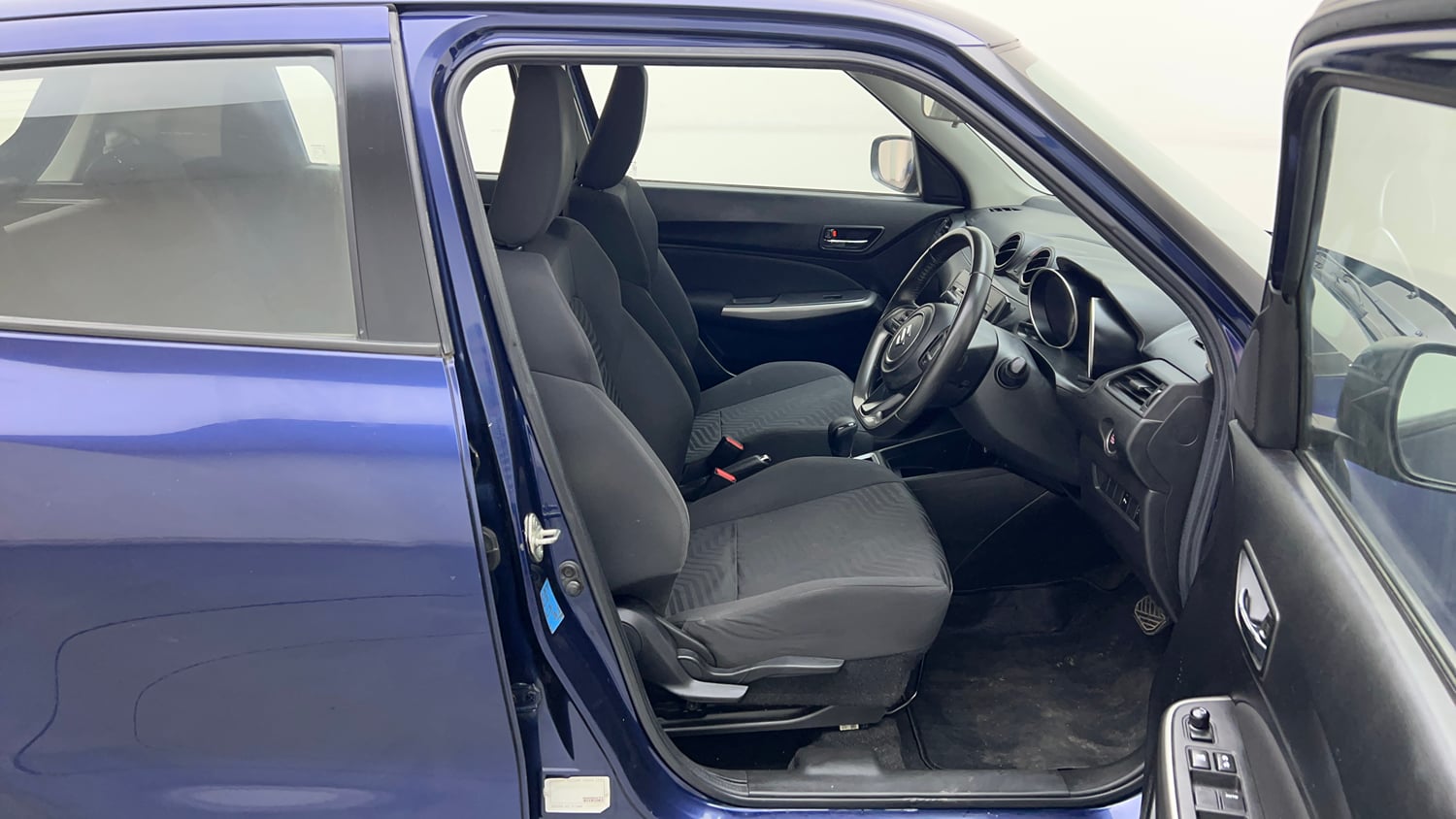 Used 2018 Maruti Suzuki Swift ZXi AMT Petrol Automatic interior RIGHT SIDE FRONT DOOR CABIN VIEW