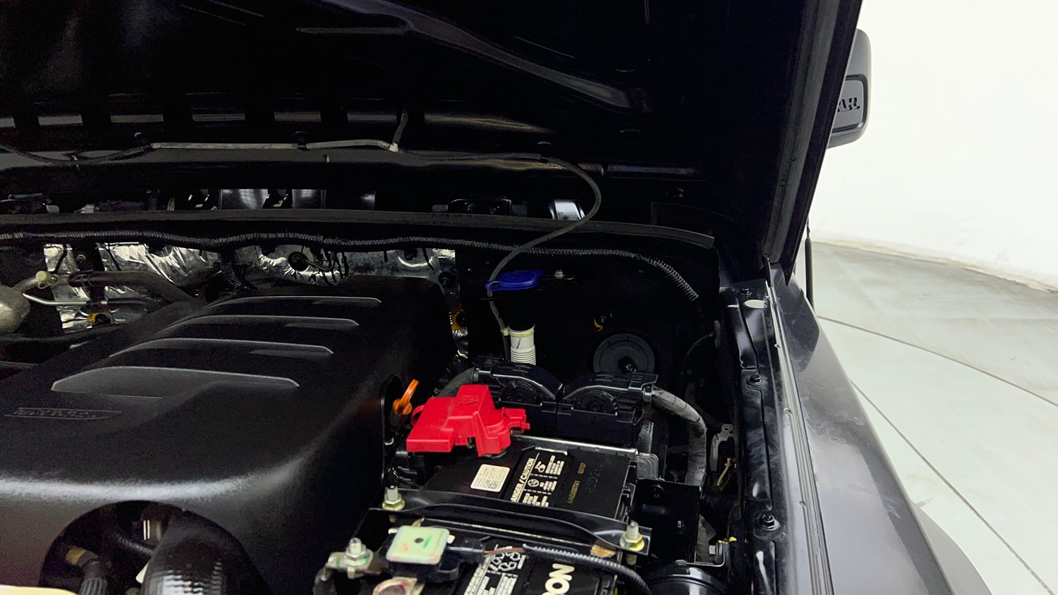 Used 2023 Mahindra Thar LX Hard Top Petrol MT 4WD Petrol Manual engine ENGINE LEFT SIDE HINGE & APRON VIEW