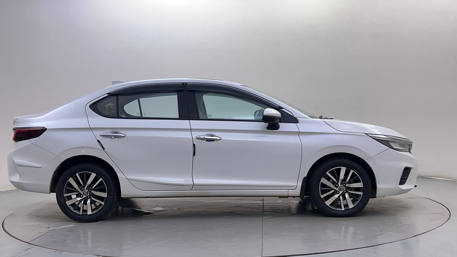Used 2022 Honda City ZX CVT Petrol Petrol Automatic exterior RIGHT SIDE VIEW