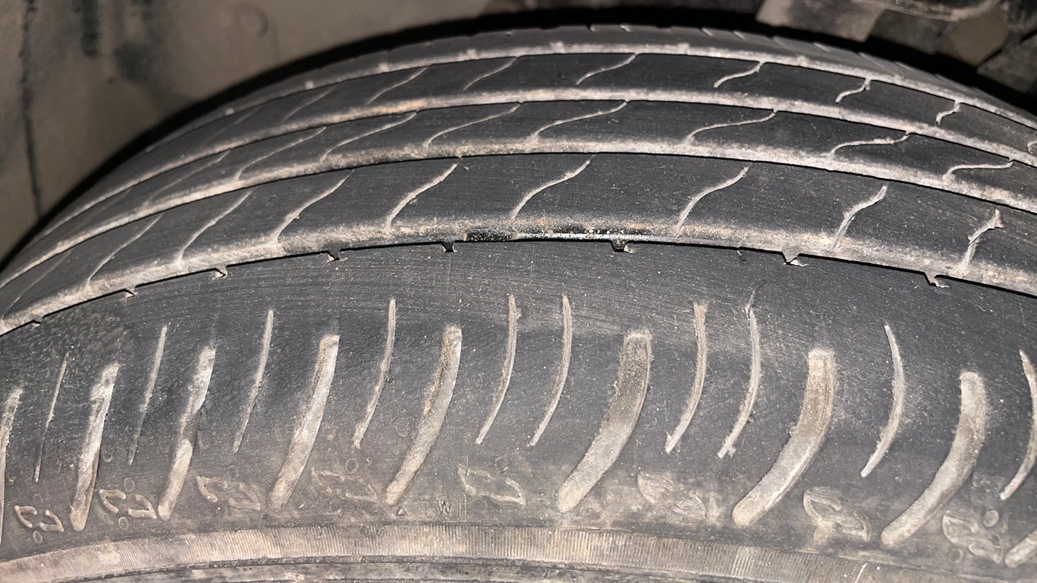 Used 2022 Nissan Magnite XV Premium Turbo CVT Petrol Automatic tyres LEFT FRONT TYRE TREAD VIEW