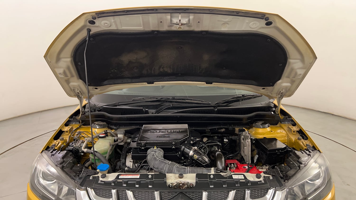 Used 2017 Maruti Suzuki Vitara Brezza [2016-2020] ZDi Diesel Manual engine ENGINE & BONNET OPEN FRONT VIEW