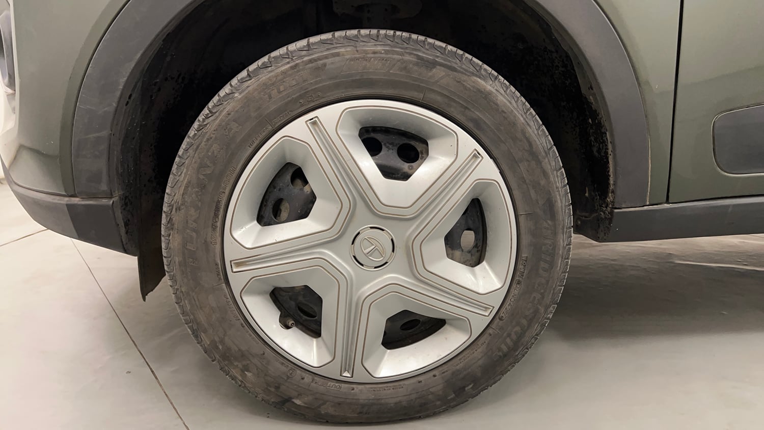 Used 2022 Tata Nexon XMA Plus (S) Diesel Diesel Automatic tyres LEFT FRONT TYRE RIM VIEW