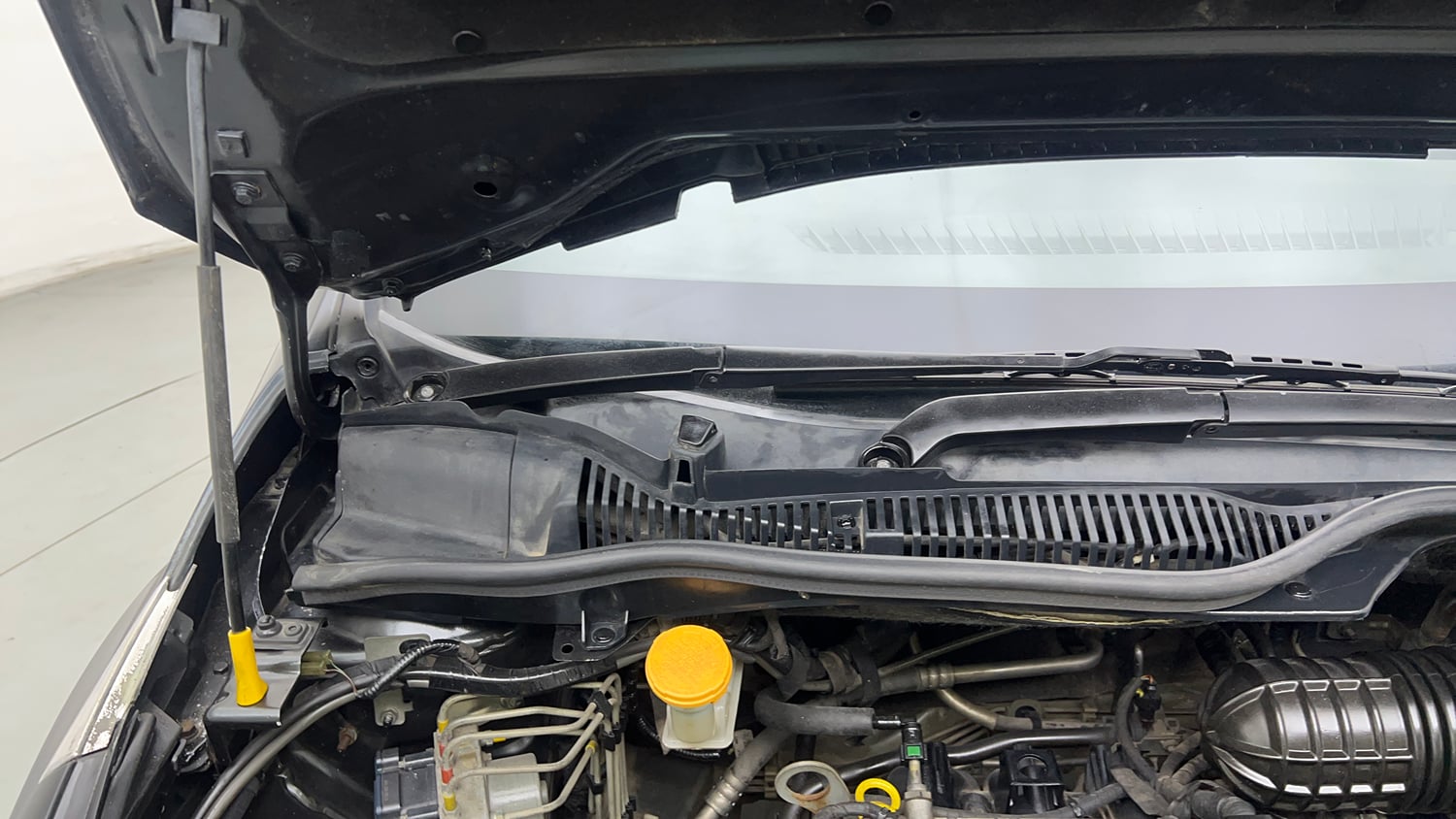 Used 2020 Tata Altroz XZ Petrol Petrol Manual engine ENGINE RIGHT SIDE HINGE & APRON VIEW