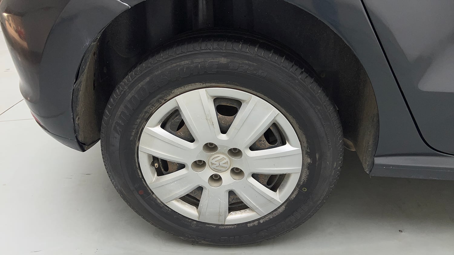 Used 2018 Volkswagen Polo Trendline 1.2L (P) Petrol Manual tyres RIGHT REAR TYRE RIM VIEW