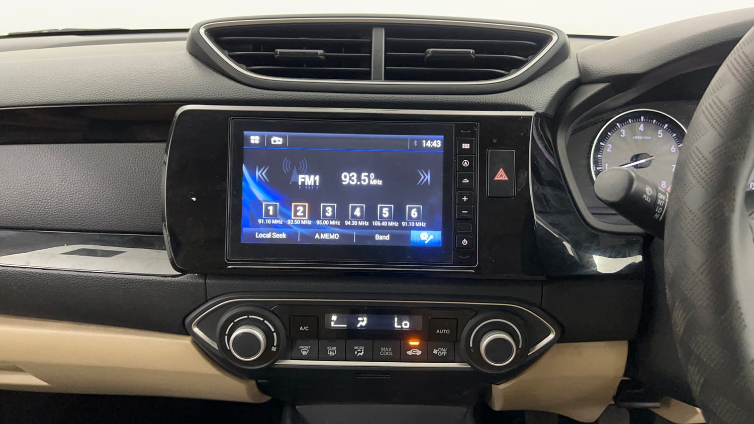 Used 2019 Honda Amaze 1.2 VX MT Petrol Petrol Manual interior MUSIC SYSTEM & AC CONTROL VIEW