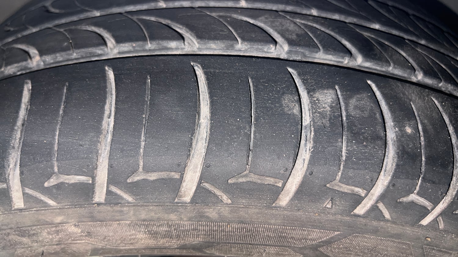 Used 2023 Skoda Slavia Style 1.5L TSI DSG Petrol Automatic tyres LEFT FRONT TYRE TREAD VIEW