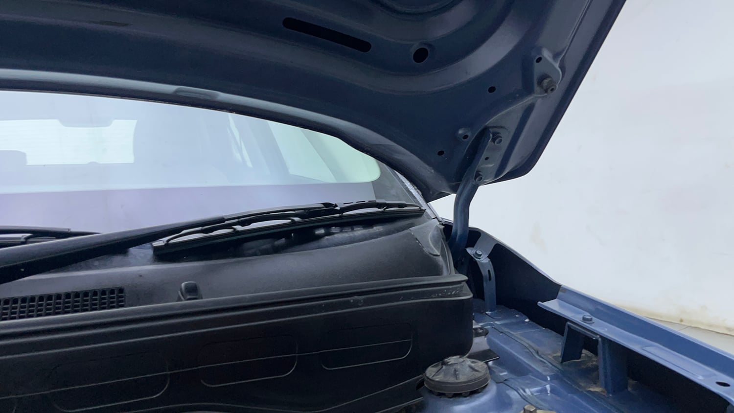 Used 2021 Hyundai Venue S Plus 1.2 Petrol Petrol Manual engine ENGINE LEFT SIDE HINGE & APRON VIEW