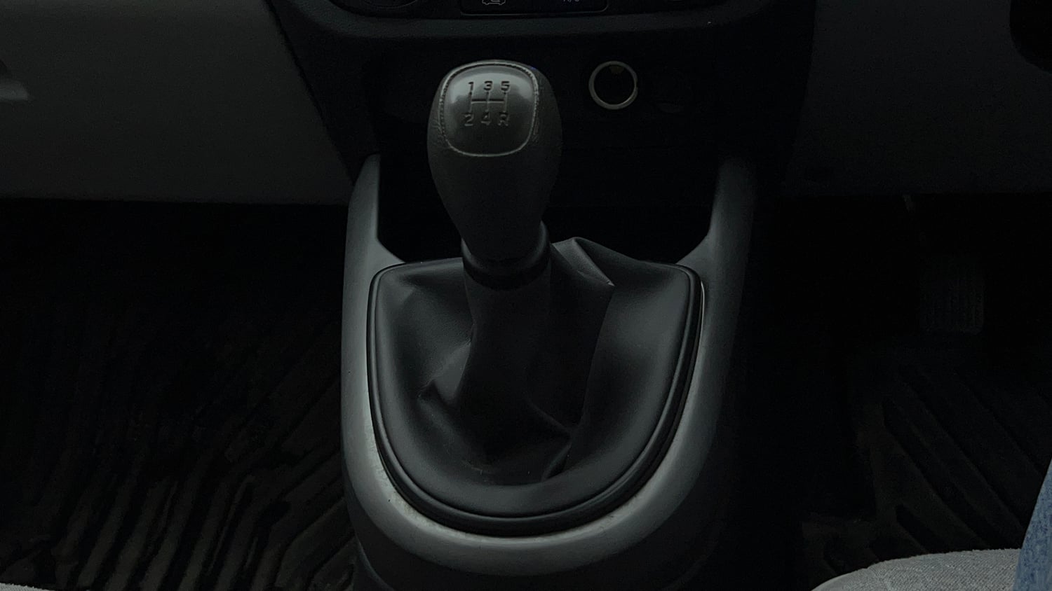 Used 2021 Hyundai Grand i10 Nios Magna 1.2 Kappa VTVT CNG Cng Manual interior GEAR  KNOB VIEW