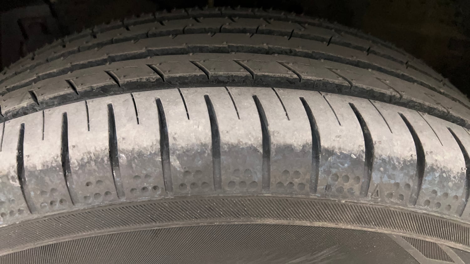 Used 2016 Maruti Suzuki Swift ZDi Diesel Manual tyres LEFT FRONT TYRE TREAD VIEW