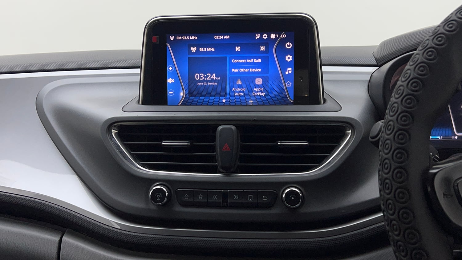 Used 2020 Tata Altroz XZ Petrol Petrol Manual top_features Integrated (in-dash) music system